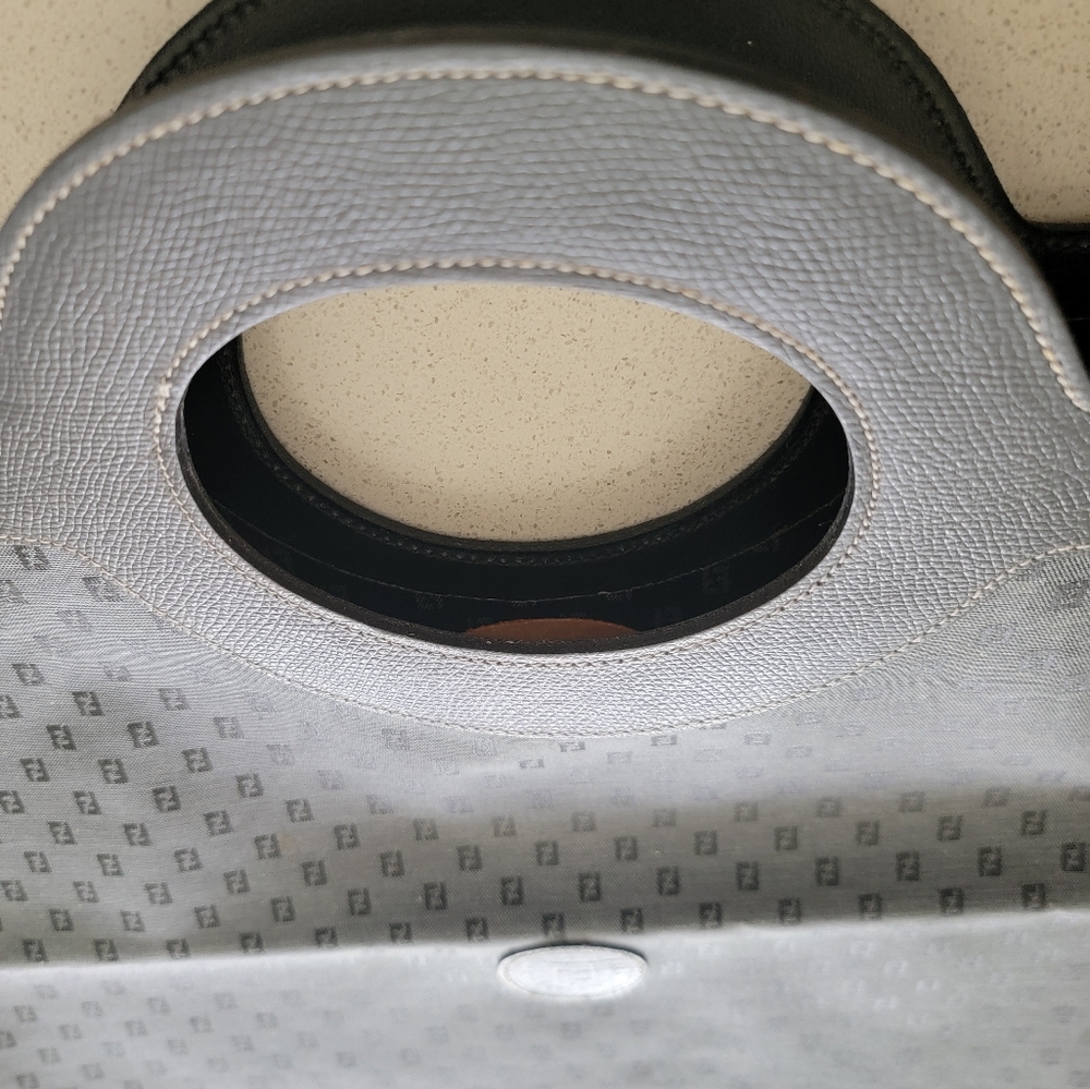 Authentic Fendi Sac - Picture 5 of 9
